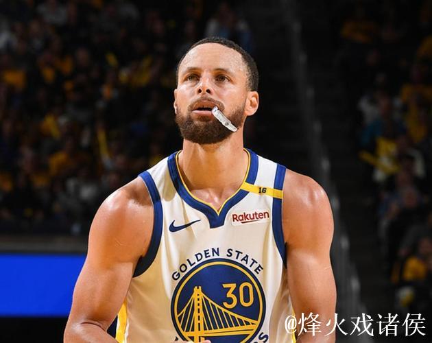 库里谈八秒违例被改判:没意识到抓了手臂,完全是本能反应 库里谈八秒违例被改判:没意识到抓了手臂,完全是本能反应