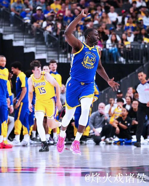 本赛季库里出战时勇士9胜8负，缺席时球队4胜5负